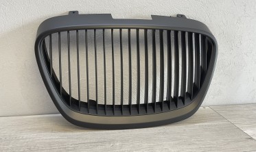 Решітка радіатора без емблеми Seat Leon 2 рестайлінг фото