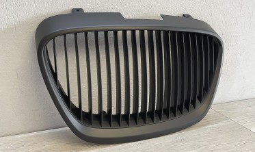 Решітка радіатора без емблеми Seat Leon 2 рестайлінг фото