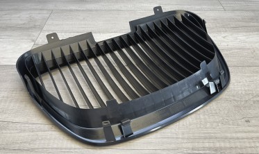 Решітка радіатора без емблеми Seat Leon 2 рестайлінг фото