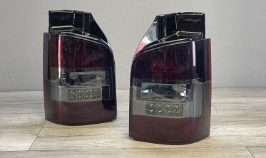 Фонари светодиодные задние VW T5 дорестайл (распашонка) smoke red фото