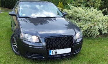 Решетка радиатора AUDI A3 (8P) в стиле RS черная глянцевая фото