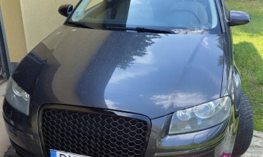 Решетка радиатора AUDI A3 (8P) в стиле RS черная глянцевая фото