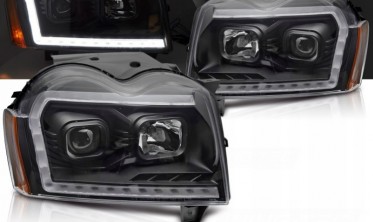 Передние фары Jeep Grand Cherokee WK 05-08 с линзами и диодным габаритом фото