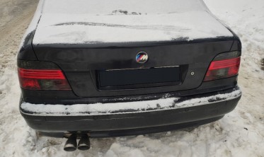 Тонированные фонари задние BMW E39 дорестайл в стиле рестайл фото