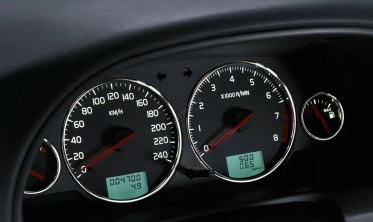 Хром кольца для декора щитка приборов Volvo S40 / V40 рестайлинг фото