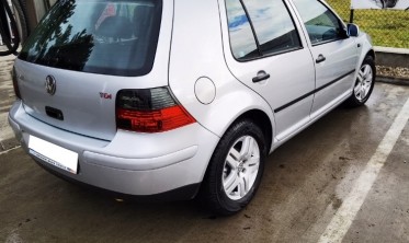 Тюнинговые фонари задние VW Golf 4 красно-тонированные фото