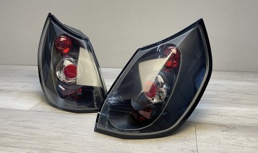 Черные тюнинговые стопы (фонари задние) Renault Scenic фото