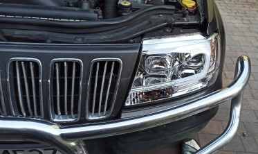 Фары передние Jeep Grand Cherokee WJ с LED габаритами, хром фото