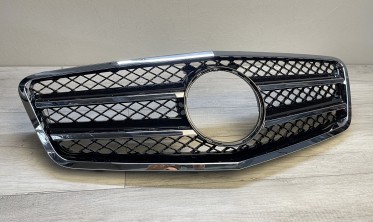 Тюнинговая решетка радиатора Mercedes W212 в стиле AMG  фото