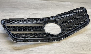 Тюнинговая решетка радиатора Mercedes W212 в стиле AMG  фото