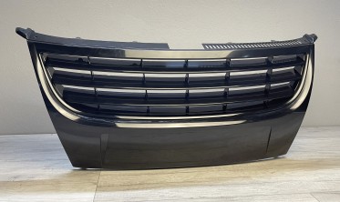 Решетка радиатора VW Touran рестайлинг, черная без эмблемы фото
