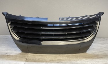 Решітка радіатора VW Touran рестайлінг, чорна без емблеми фото