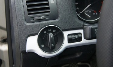 Декоративне кільце на перемикач світла Skoda Octavia 2 фото