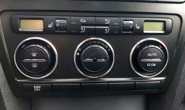 Кольца на ручки управления климатом Skoda Octavia 2 фото