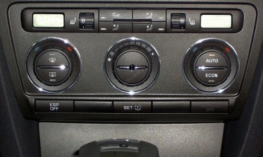 Кольца на ручки управления климатом Skoda Octavia 2 фото