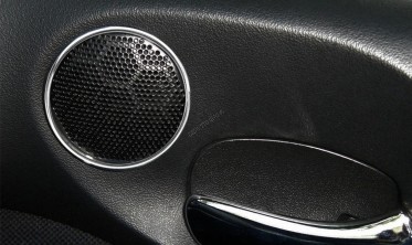 Декоративные кольца на колонки в дверях Opel Zafira A фото