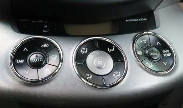 Декоративные кольца на ручки печки Toyota Rav 4 фото