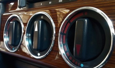 Хром кільця на ручки пічки Mercedes W201 (190) панель під дерево фото