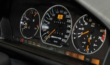 Хром кольца в щиток приборов Mercedes W201 (190) фото