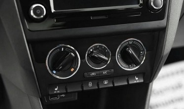Декоративные кольца на ручки печки Skoda Rapid фото