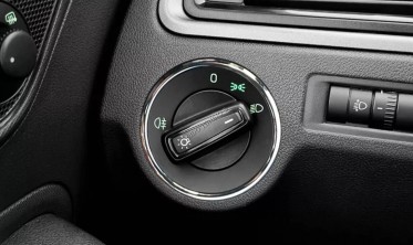 Декоративное кольцо на переключатель света Skoda Rapid фото