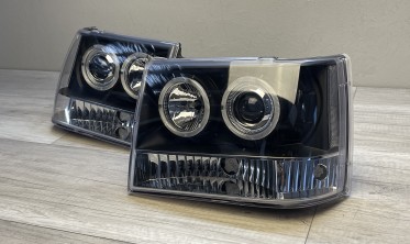 Чорні фари передні JEEP Grand Cherokee ZJ з кільцями на габарит фото