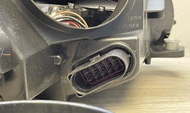 Тюнинговые фары передние VW Tiguan рестайлинг с диодами и ДХО фото