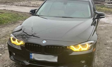 Чорні фари передні BMW F30/F31 дорестайл з жовтими кільцями фото