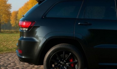 Спойлер на скло Jeep Grand Cherokee WK2 чорний глянцевий фото