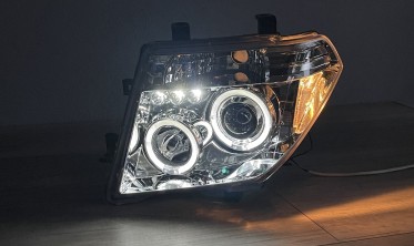 Тюнинговые фары передние Nissan Navara D40 / Pathfinder дорестайл фото