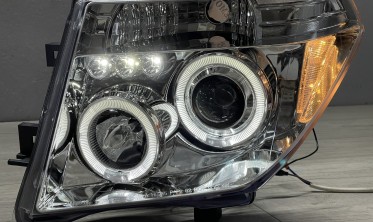 Тюнинговые фары передние Nissan Navara D40 / Pathfinder дорестайл фото