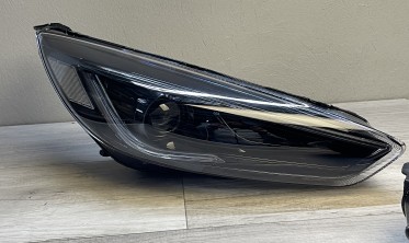Передні фари Ford Focus MK3 рестайлінг з DRL і динамічними поворотами фото