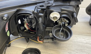 Чорні передні фари Renault Megane 2 з габаритами-кільцями фото