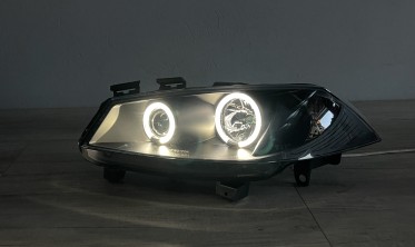 Чорні передні фари Renault Megane 2 з габаритами-кільцями фото