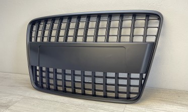 Тюнинговая решетка радиатора Audi Q7 4L в стиле RS черная фото