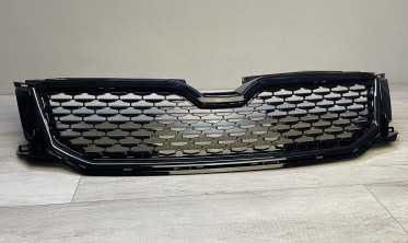 Черная решетка радиатора Skoda Octavia MK3 2012-2016 спорт стиль RS  фото