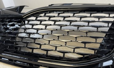 Тюнинговая решетка радиатора Skoda Octavia MK3 2016-2020 черная глянцевая RS фото