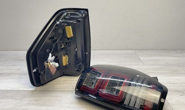 Светодиодные задние фонари Ford F150 MK12 темные тюнинговые фото