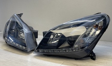 Черные фары передние Opel Astra H с диодными габаритами фото