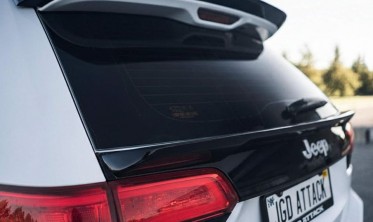 Спойлер нижній Jeep Grand Cherokee WK2 чорний глянцевий фото