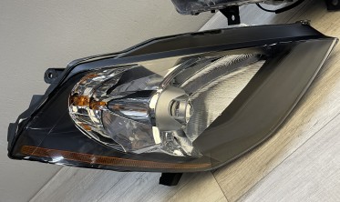 Тюнинговые передние фары Nissan 350Z черные фото