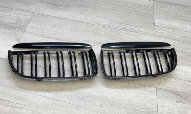 Решітки радіатора BMW E90, E91 подвійні ребра, чорний глянець фото
