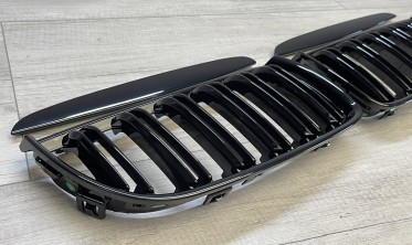 Решітки радіатора BMW E90, E91 подвійні ребра, чорний глянець фото
