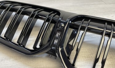 Решітка радіатора BMW 3-серії G20 / G21 LCI чорна глянцева фото