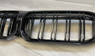 Решітка радіатора BMW 3-серії G20 / G21 LCI чорна глянцева фото