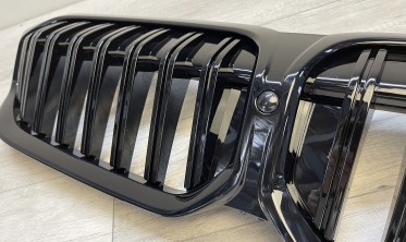 Решітка радіатора (ноздрі) BMW G20 / G21 LCI чорна глянцева фото