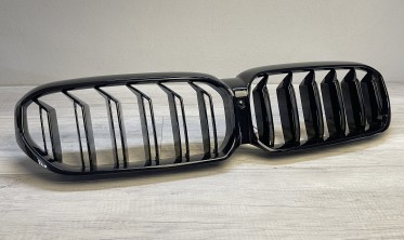 Решетка радиатора (ноздри) BMW 5 G30 / G31 LCI 2020-2023 черная глянцевая фото