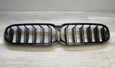 Решітка радіатора (ноздрі) BMW 5 G30 / G31 LCI 2020-2023 чорна глянцева фото