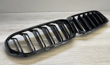 Решітка радіатора (ноздрі) BMW 5 G30 / G31 LCI 2020-2023 чорна глянцева фото
