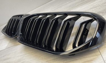 Решітка радіатора (ноздрі) BMW 5 G30 / G31 LCI 2020-2023 чорна глянцева фото